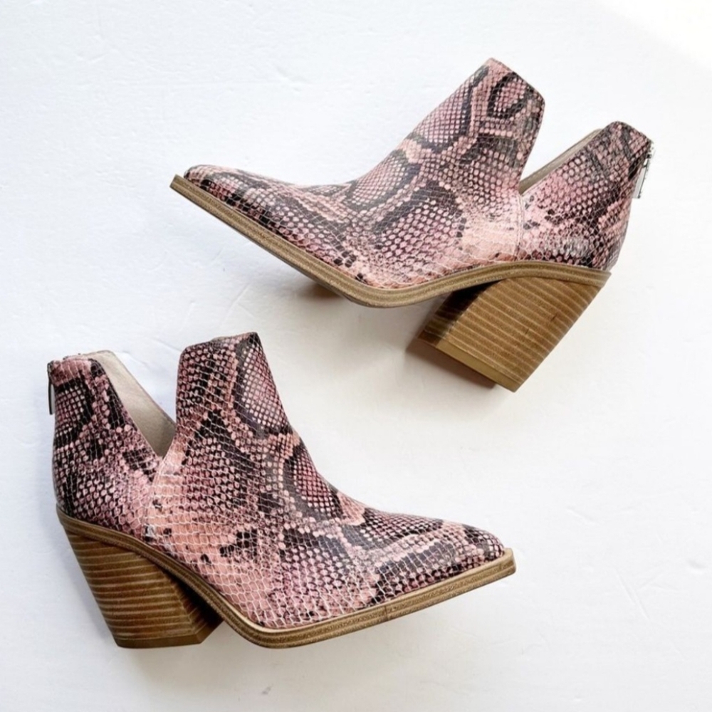 Vince Camuto Gigietta Rosewood Snake Cutout Booties Pointed Toe Pink Size 7.5